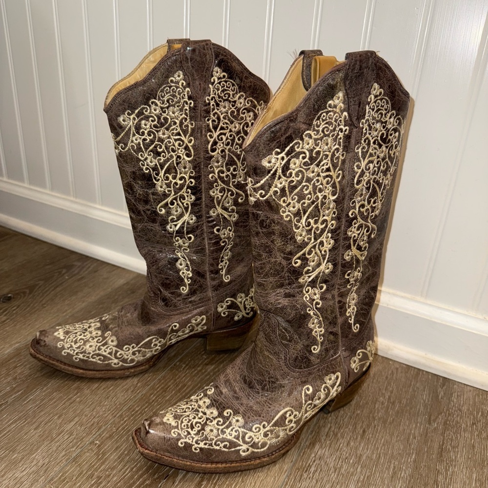 Corral Western White Floral Embroidered Brown Leather Boots